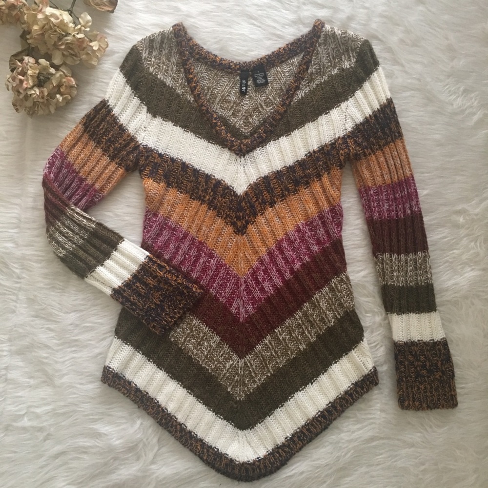 ULTRA FLIRT v neck sweater Size Large